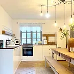 Σπίτι διακοπών 44 George House - Pool, Jacuzzi, Sauna, View Tilaj