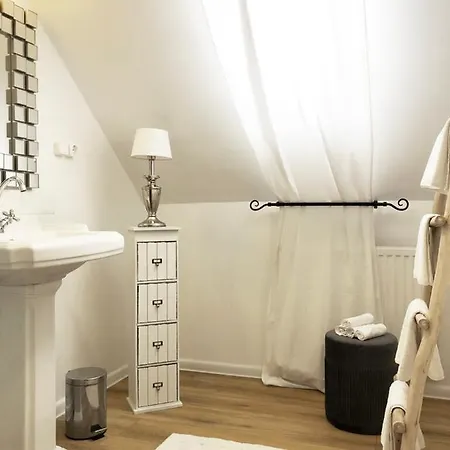 بيت للعطل 44 George House - Pool, Jacuzzi, Sauna, View Tilaj