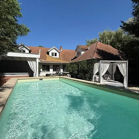 44 George House - Pool, Jacuzzi, Sauna, View Casa de Férias Tilaj