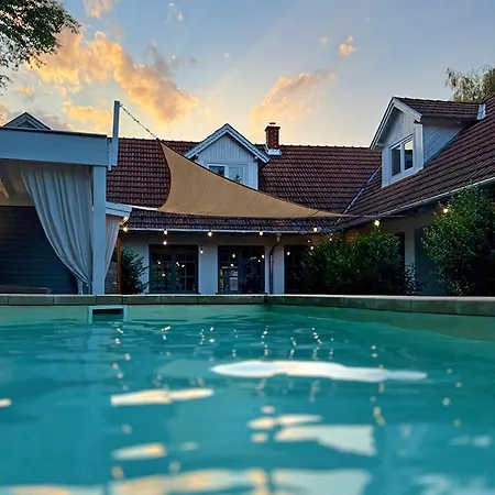 44 George House - Pool, Jacuzzi, Sauna, View بيت للعطل Tilaj