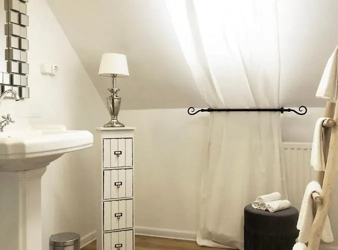 בית נופש 44 George House - Pool, Jacuzzi, Sauna, View Tilaj