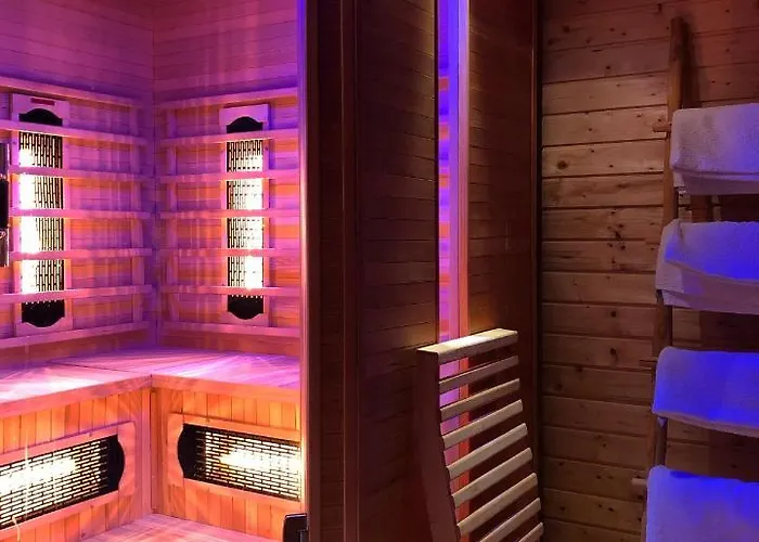 44 George House - Pool, Jacuzzi, Sauna, View בית נופש Tilaj