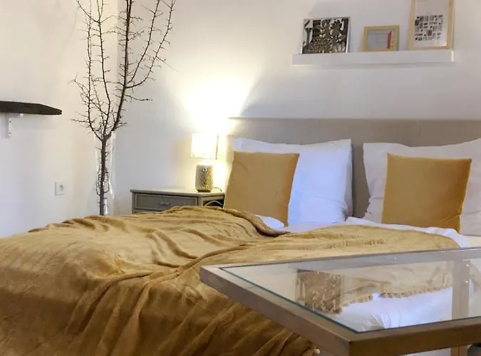 בית נופש 44 George House - Pool, Jacuzzi, Sauna, View Tilaj