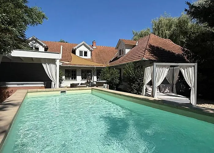 44 George House - Pool, Jacuzzi, Sauna, View בית נופש Tilaj