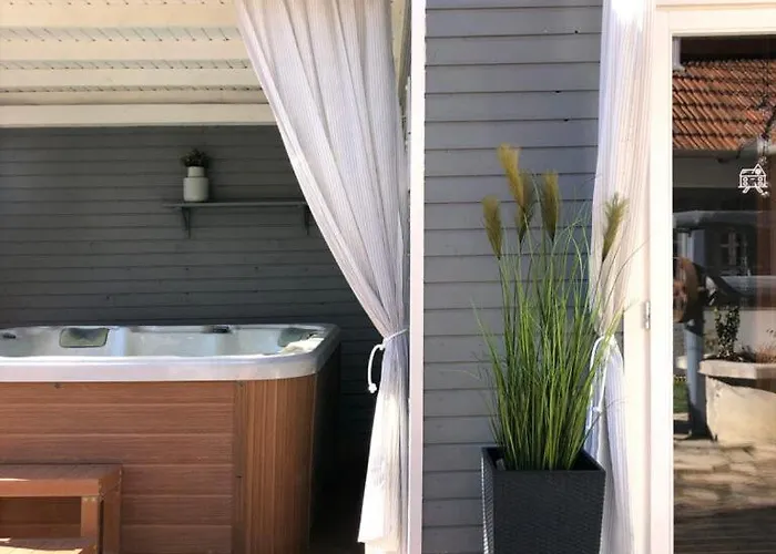 44 George House - Pool, Jacuzzi, Sauna, View Tilaj