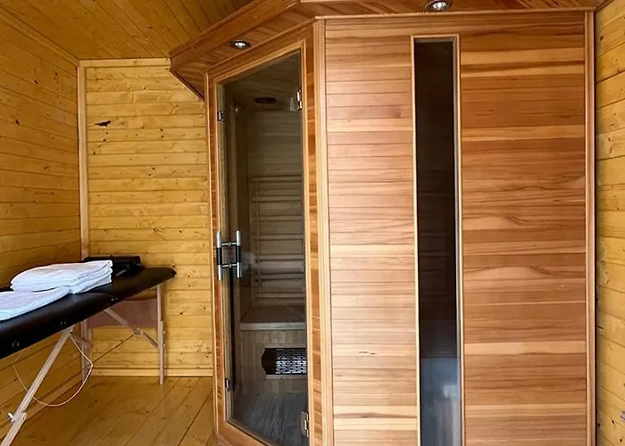 44 George House - Pool, Jacuzzi, Sauna, View